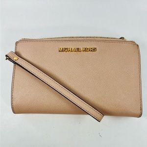 Michael Kors Wristlet Wallet Pebble Leather Inner Zipper Pockets Beige